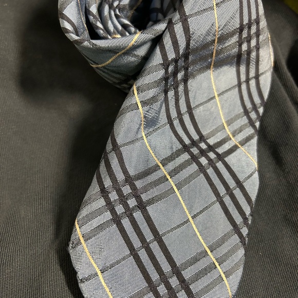 Burberry tie ✨ - Picture 6 of 13